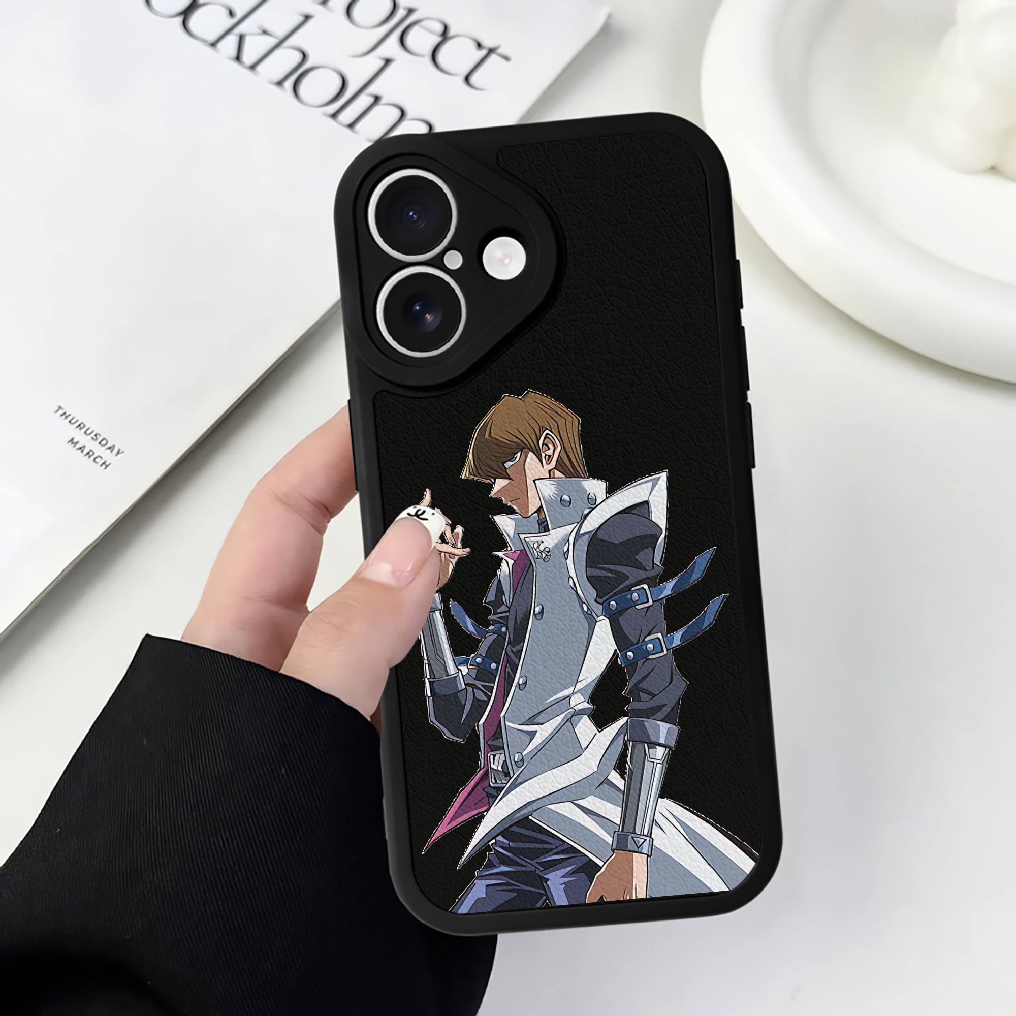 遊☆戯☆王 Yu-Gi-Oh! 【iPhone 16シリーズ対応】シリコンスマホケース（レザー調） 材質：シリコン